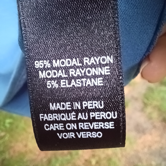 TAHARI SHORT SLEEVE BLUE VNECK TOP NWT SIZE MEDIUM - Picture 9 of 14